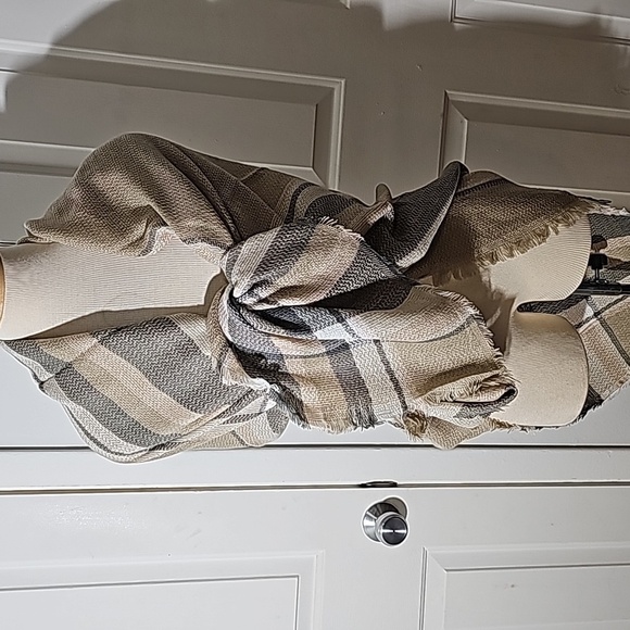 Riah Fashion large square scarf. New with tags. Gray plaid. - Picture 1 of 8